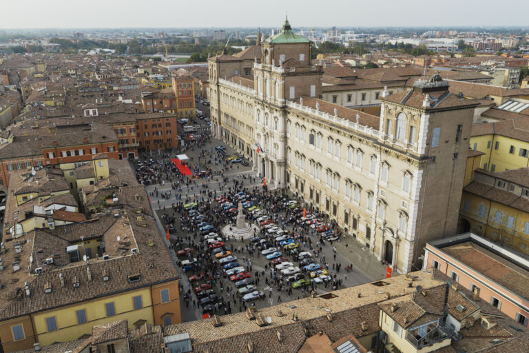 Modena Cento Ore 2026: un “coast to coast” fatto di passione e adrenalina. Al traguardo bagno di folla per i 100 equipaggi
